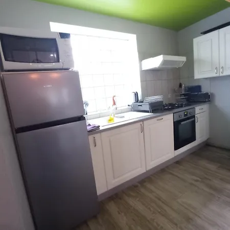 Entre Lac, Riviere Et Le Pouget