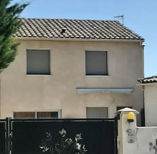 Entre Lac, Rivière Et * Le Pouget